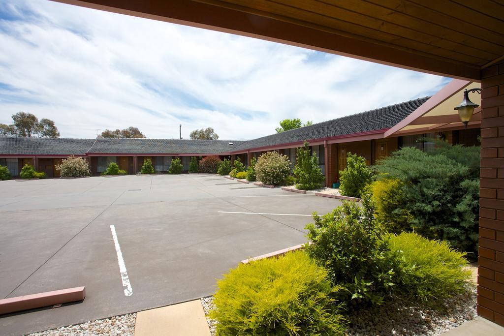 Golden Grain Motor Inn Horsham Exterior photo