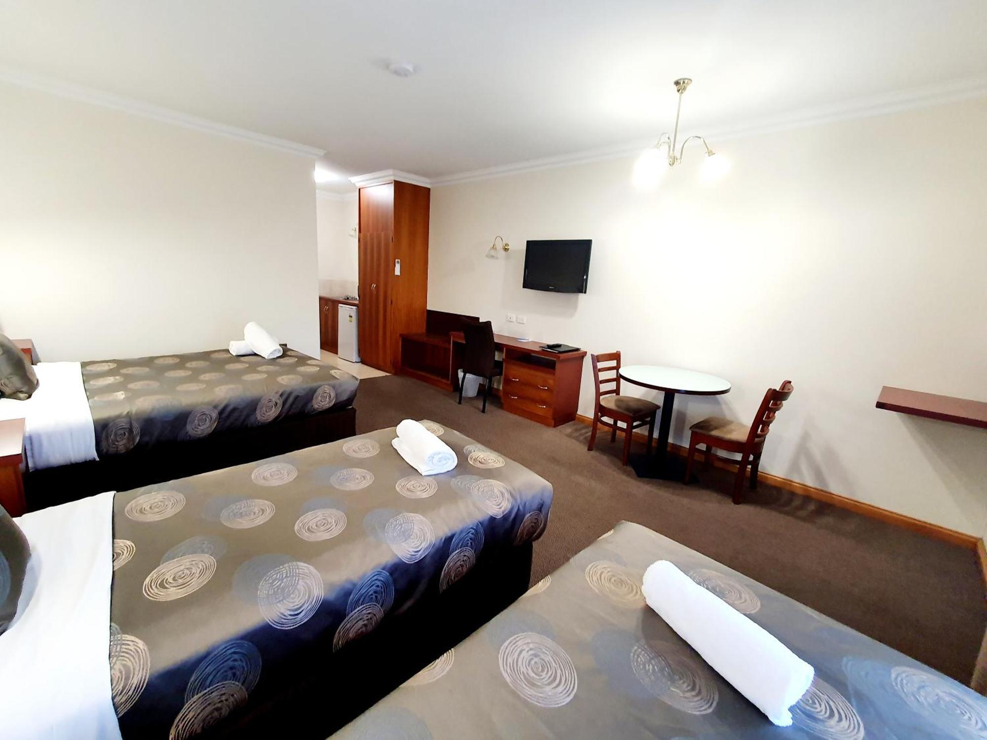 Golden Grain Motor Inn Horsham Room photo
