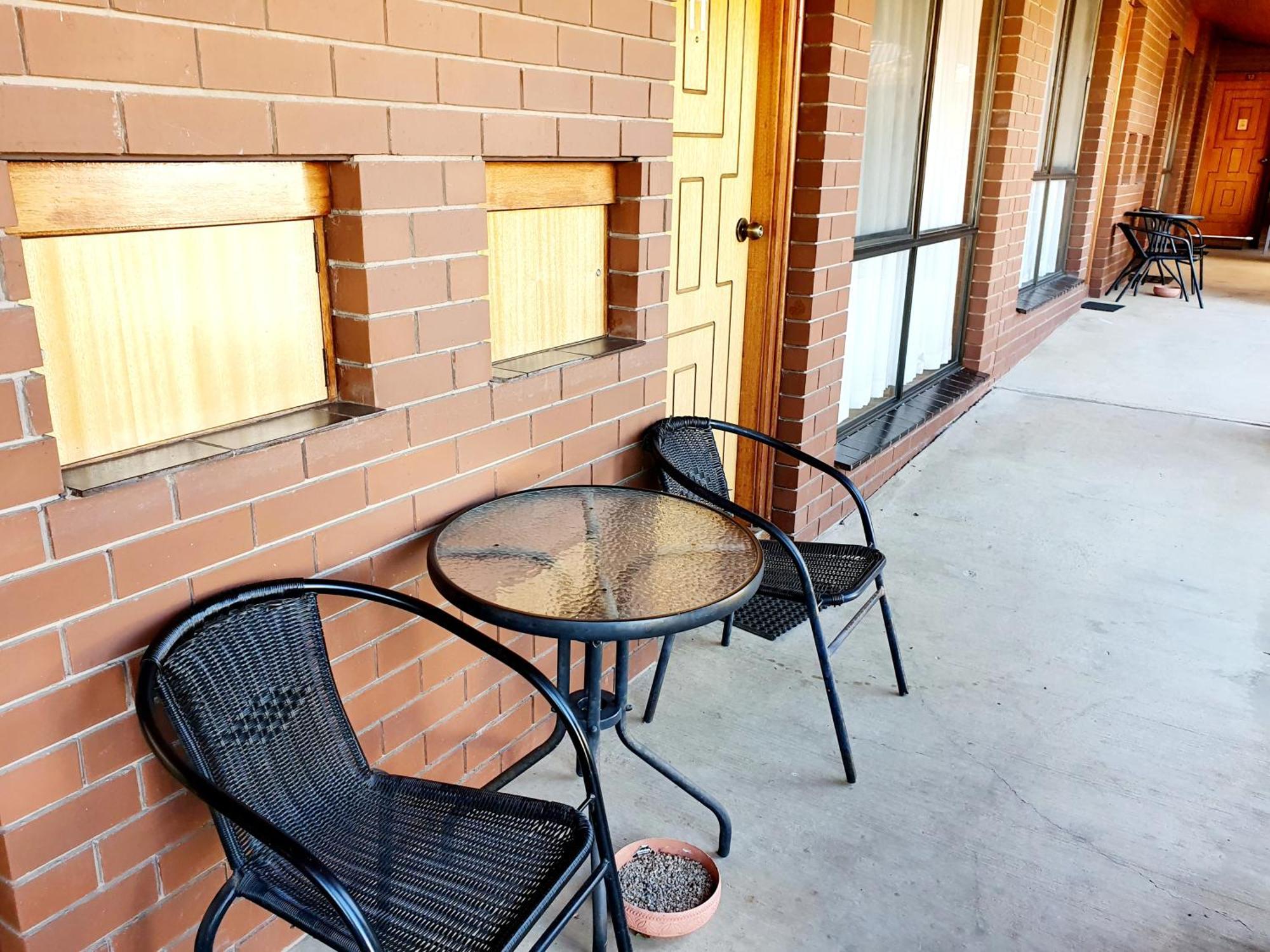 Golden Grain Motor Inn Horsham Room photo