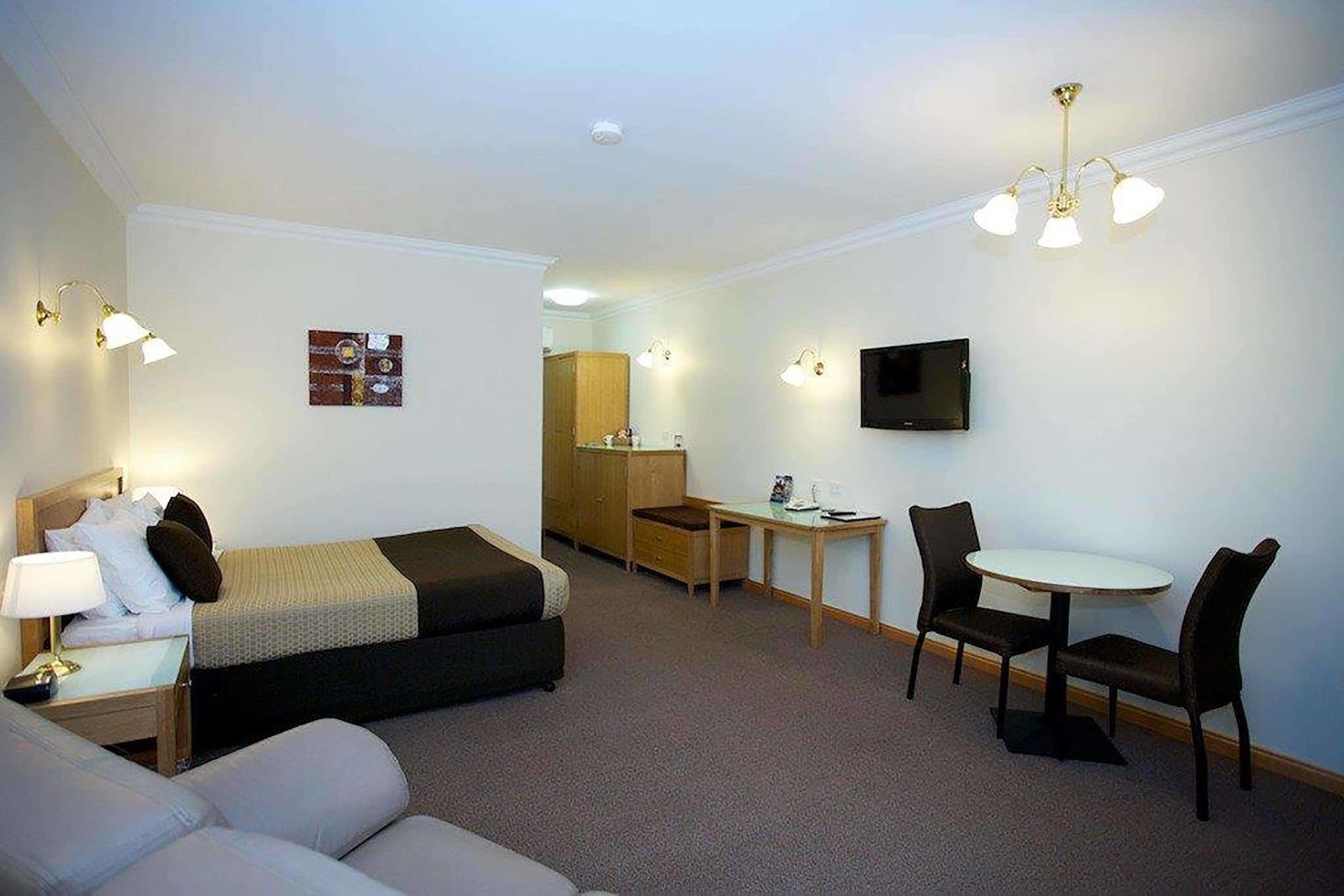 Golden Grain Motor Inn Horsham Exterior photo