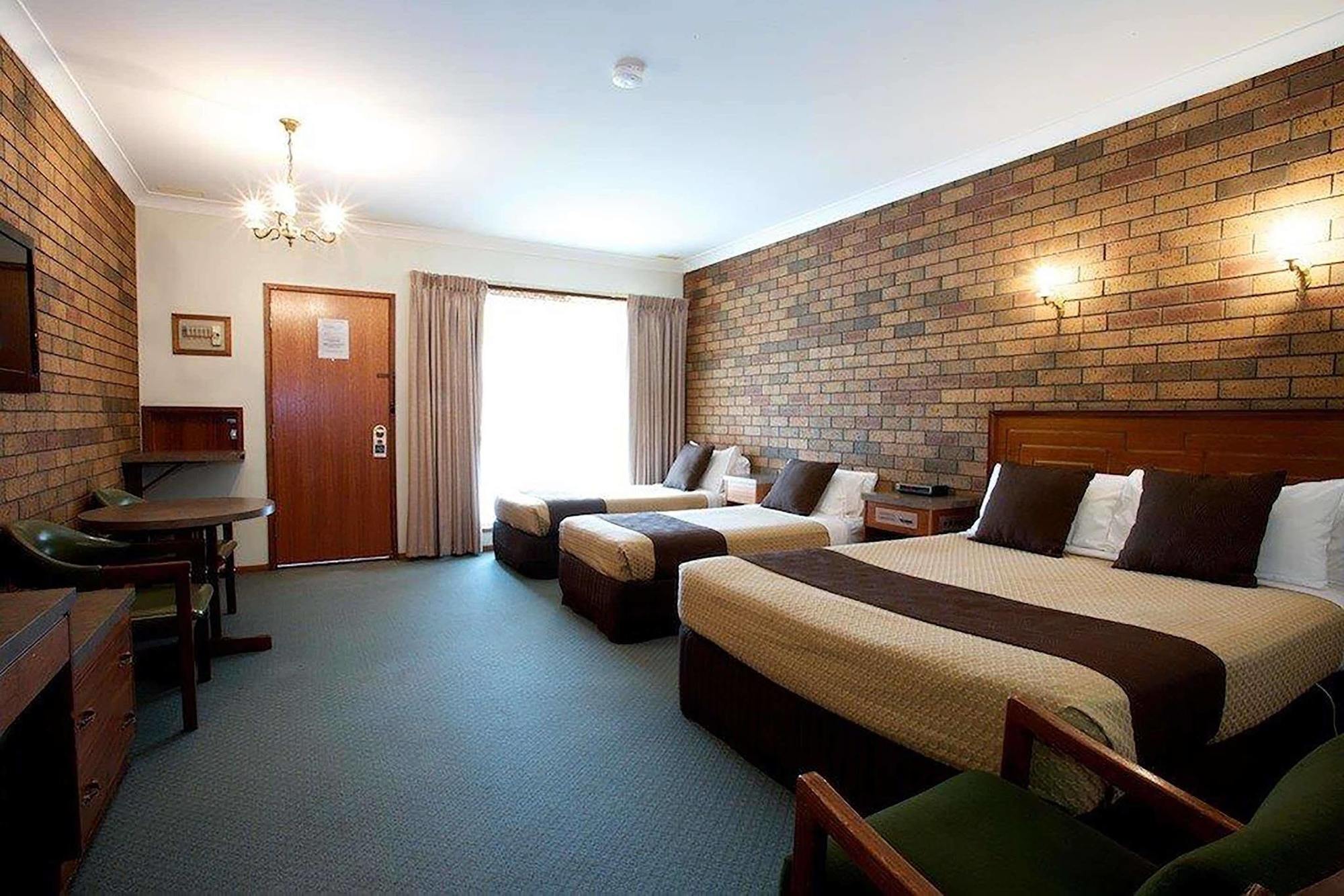 Golden Grain Motor Inn Horsham Exterior photo