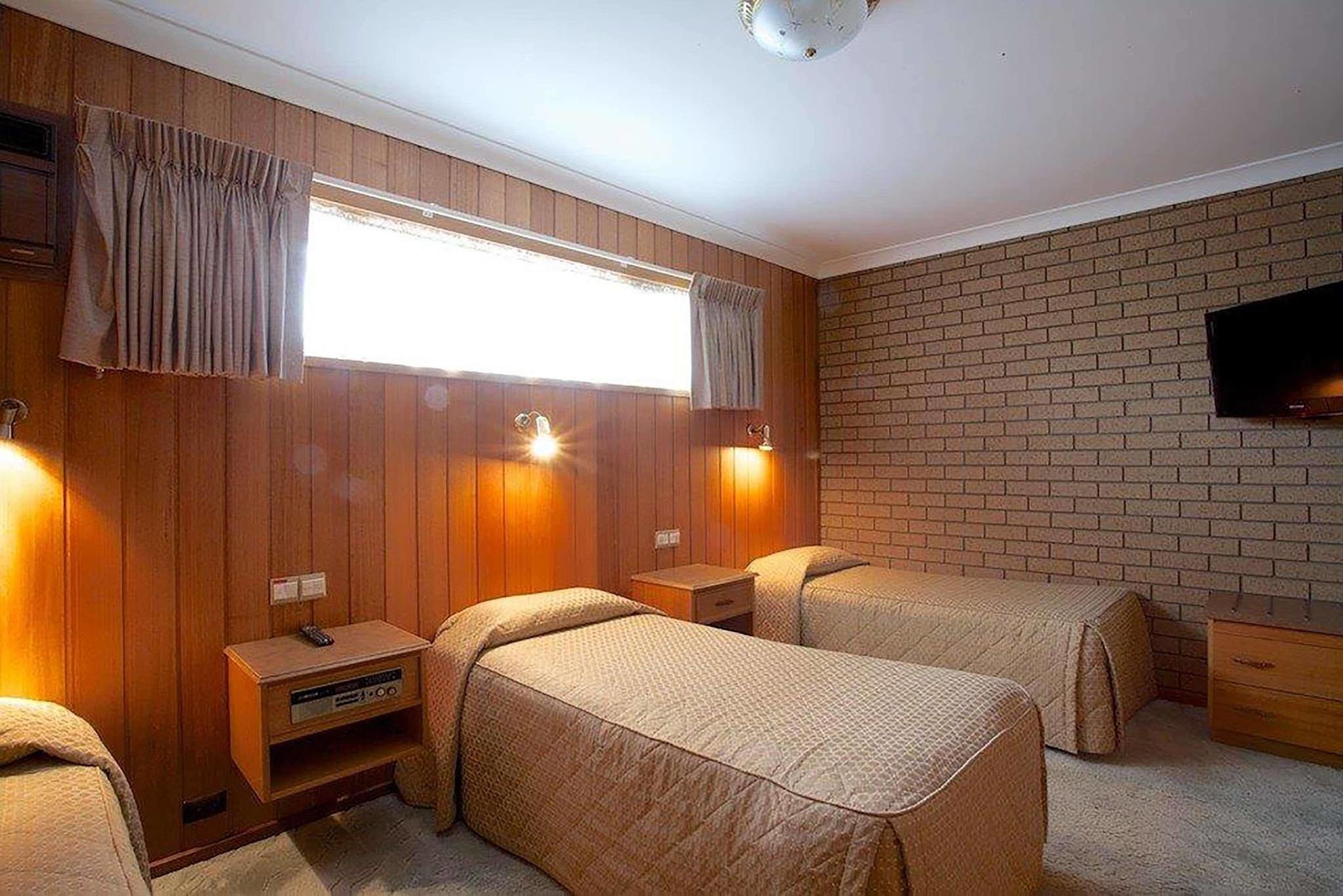 Golden Grain Motor Inn Horsham Exterior photo