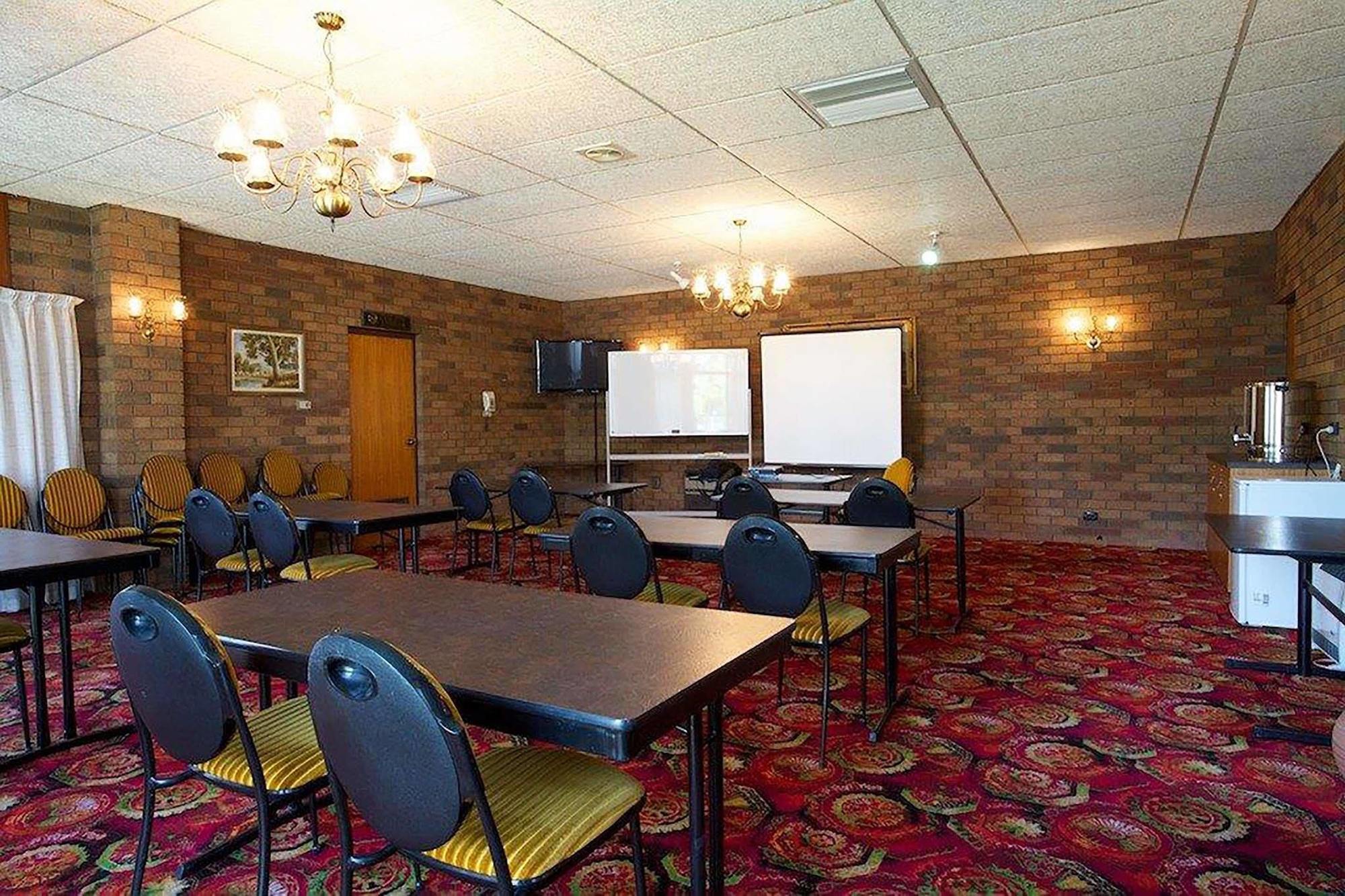 Golden Grain Motor Inn Horsham Exterior photo