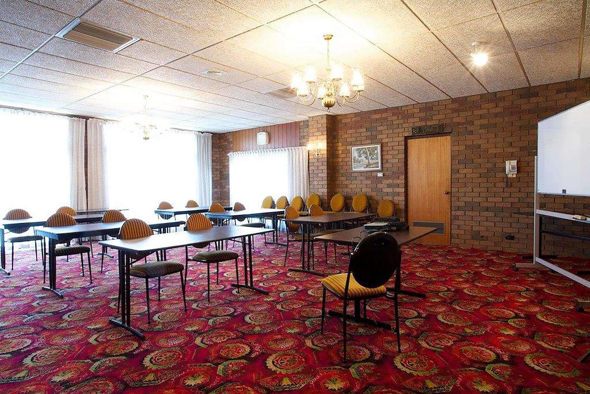 Golden Grain Motor Inn Horsham Exterior photo